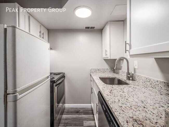 Building Photo - 70 W 8th Ave