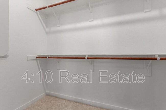 Building Photo - 2222 E Palmdale Ln