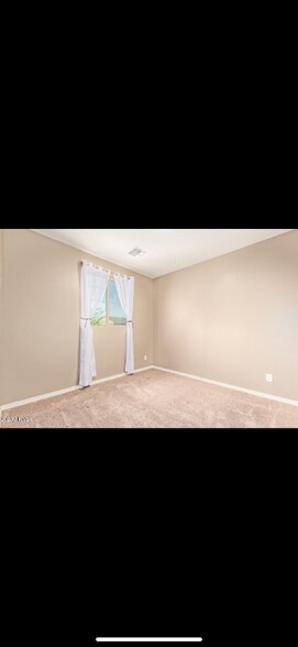 Building Photo - 1105 S 201st Dr