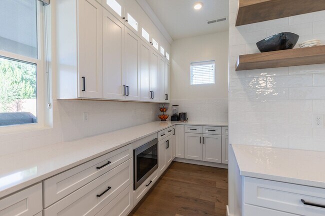 Building Photo - Washington Fields 4 bed | 3 1/2 bath | 3 c...