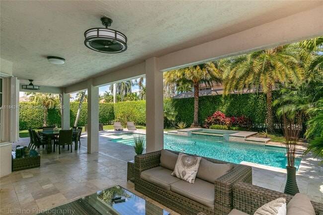 Building Photo - 2564 Jardin Ct