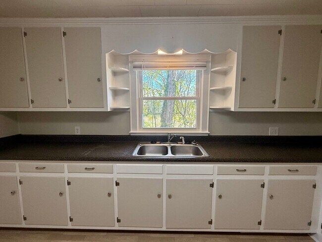 Building Photo - 309-311 W. PINE ST