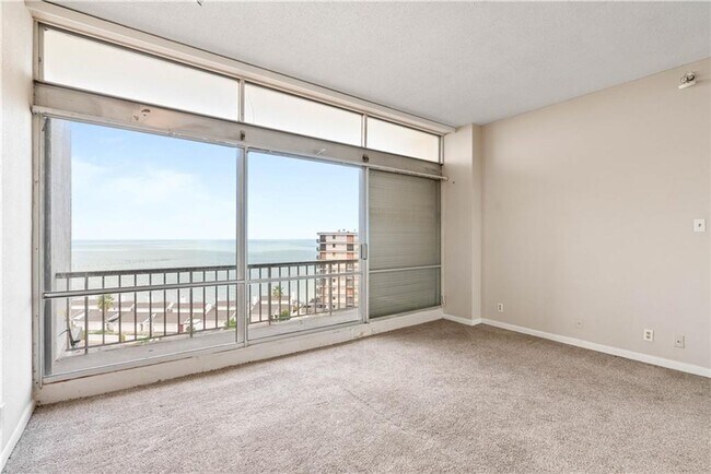 Building Photo - 4600 Ocean Dr