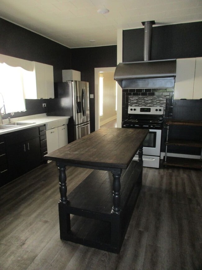 Building Photo - Charming Remodeled Home