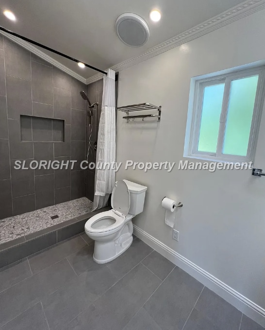 Building Photo - AVAILABLE JULY - 4 Bedroom / 3 bath