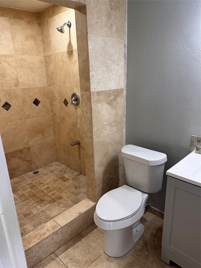 Building Photo - 2327 Briarwest Blvd
