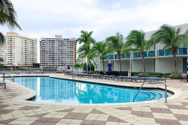 Building Photo - 1945 S Ocean Dr