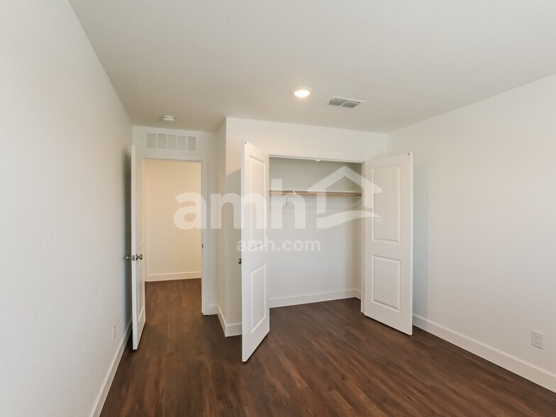 Building Photo - 8863 N 171st Dr
