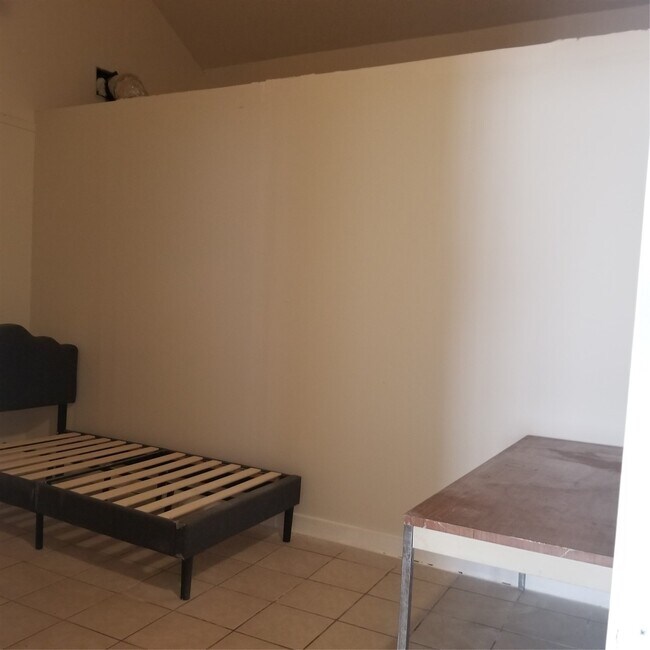 Building Photo - 6342 Gladewell Dr