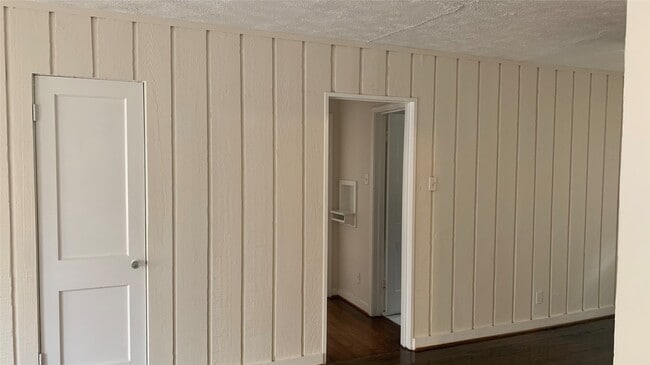 Building Photo - 4420 Roseland St