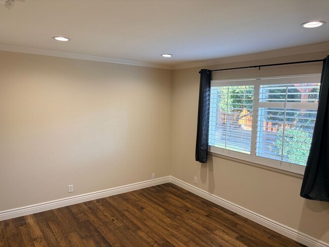 Building Photo - Remodeled 3 Bedroom 2 Bath House in San Jose.