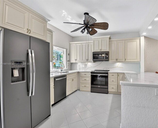 Building Photo - 11698 Briarwood Cir