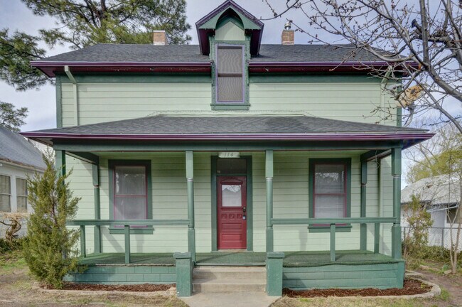 Primary Photo - 114 N Willow St