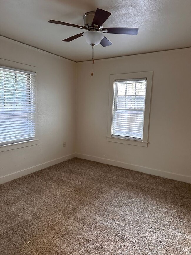 Building Photo - Charming House Located Steps From UCD