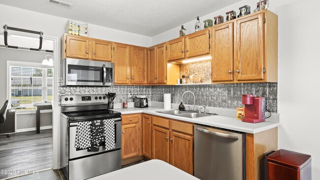 Building Photo - 706 Ironwood Dr