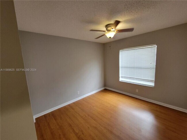 Building Photo - 928 Falling Water Rd