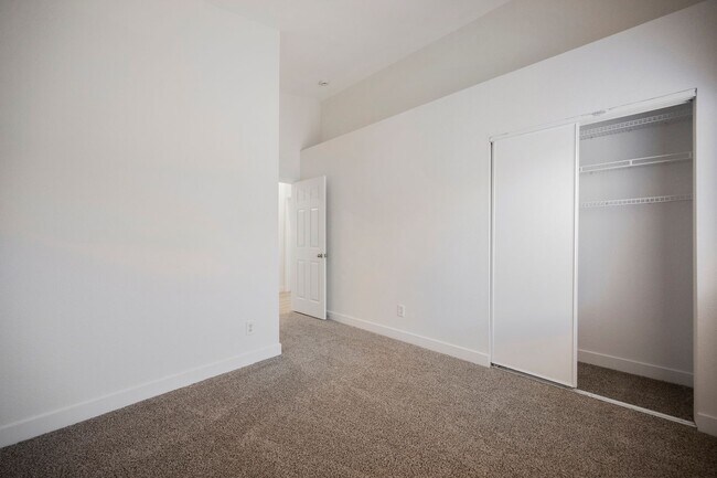 Building Photo - Henderson Single Story with Private Pool and RV Gate