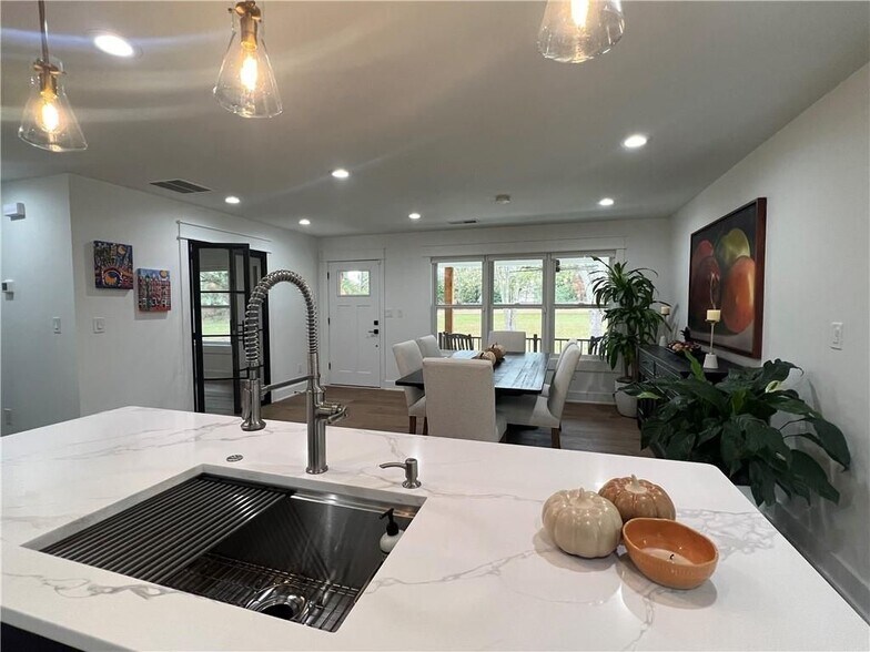 Building Photo - 862 W Sandtown Rd SW