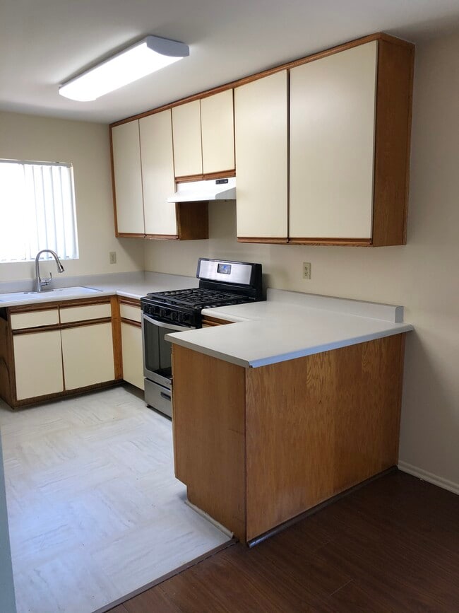 Building Photo - 401 W Dryden St