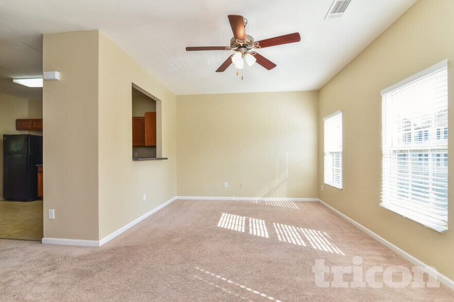 Building Photo - 1470 Knights Trail