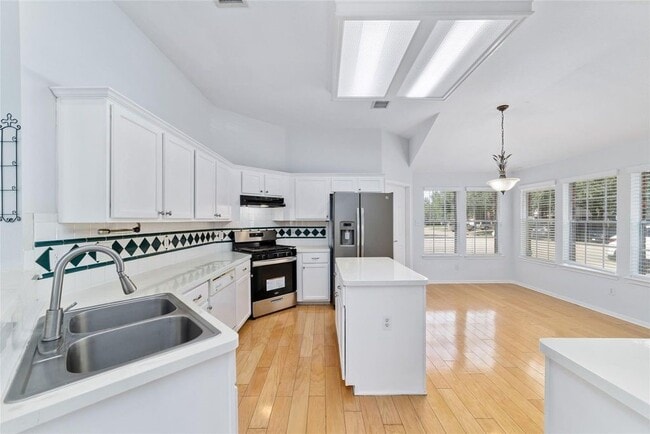 Building Photo - 15010 Leila Oaks Ln