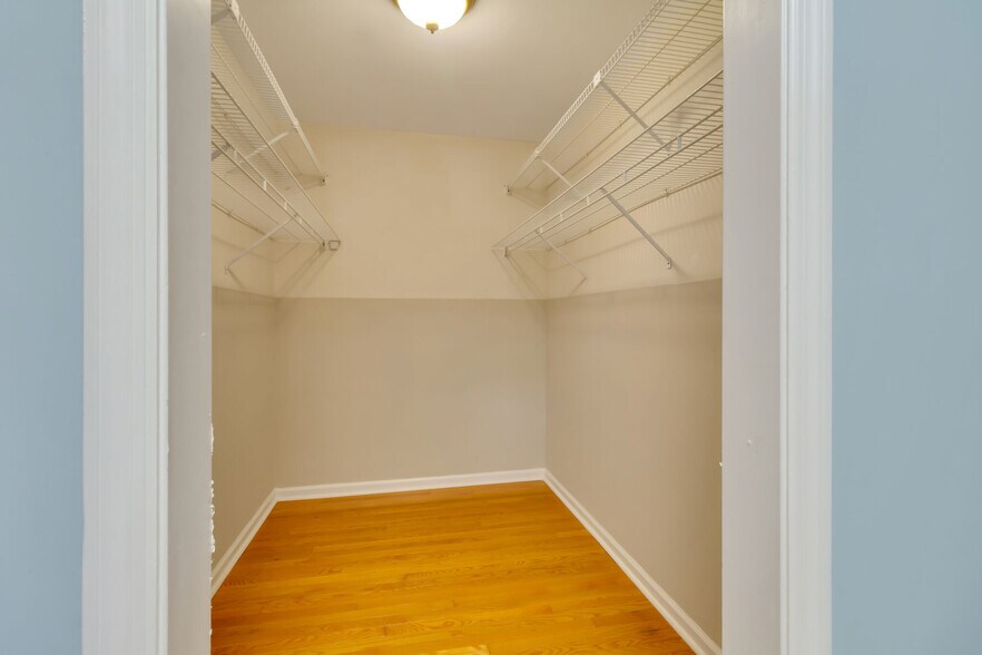 Building Photo - 12 Goldfinch Ln