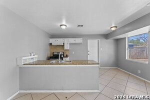 Building Photo - 5035 Vlg Crst Dr