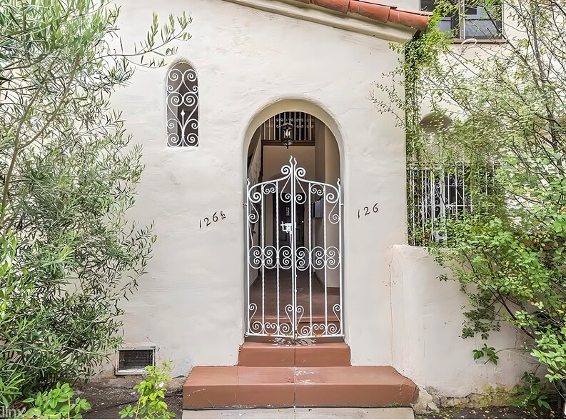 Building Photo - 126 N Hamilton Dr