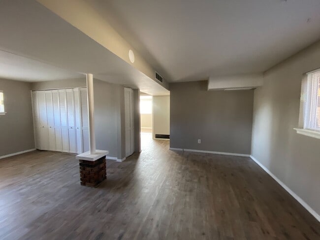 Building Photo - Charming 3 Bedroom with Great Yard