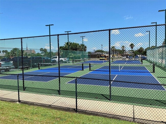 Building Photo - 5220 Seawall Blvd