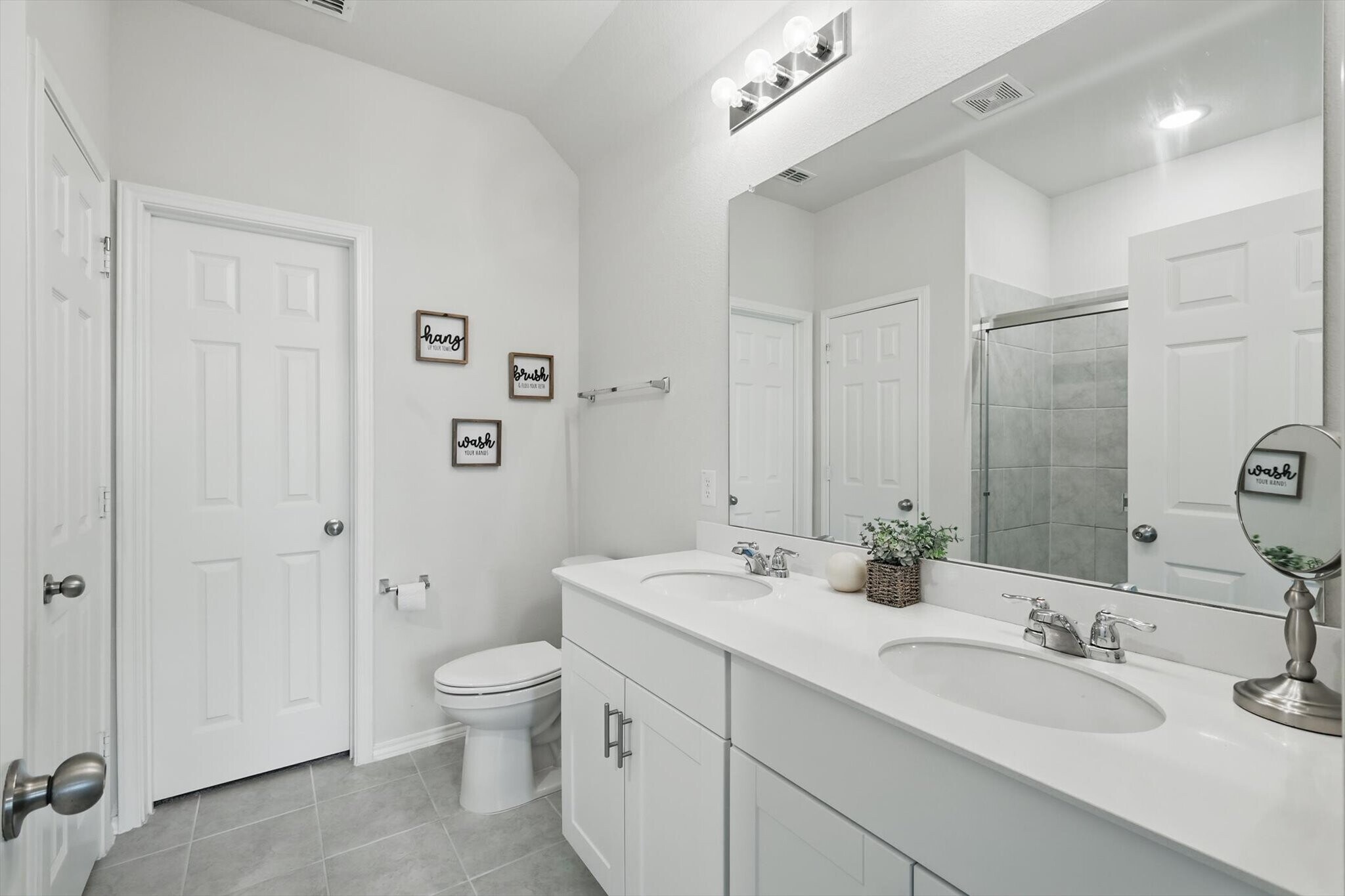 Building Photo - 802 Feldspar Way