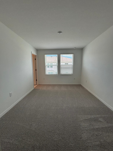 Building Photo - 2984 Skyline Lp