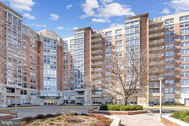 Building Photo - 11800 Sunset Hills Rd