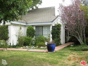 Building Photo - 523 Park Springs Ct