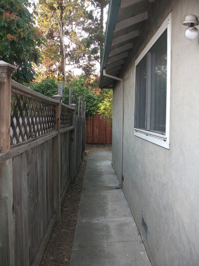 Building Photo - 125 Duane St