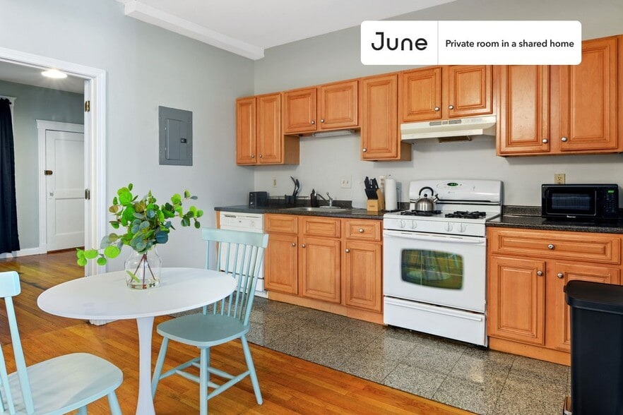 Building Photo - Room in Shared 4 bed/1 bath home