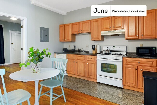 Building Photo - Room in Shared 4 bed/1 bath home