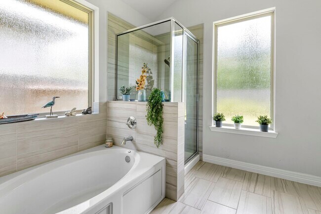 Building Photo - 9743 Birchwood Holw Trl