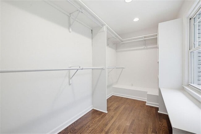 Building Photo - 445 Forest Hills Dr