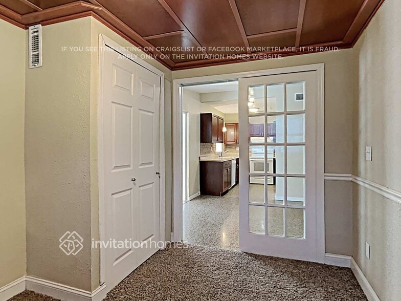 Building Photo - 2209 Curtis Dr S