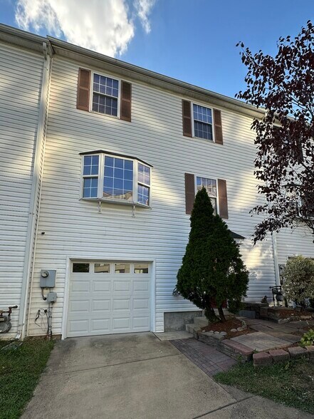 Building Photo - 2691 24th Rd S