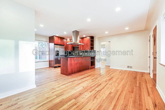 Building Photo - 3075 N Dahlia St