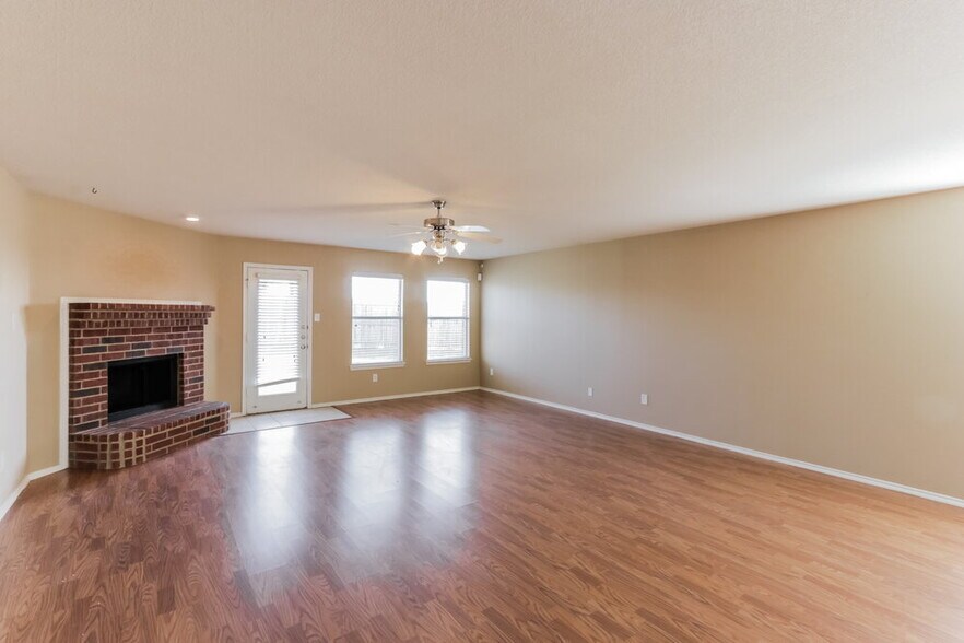 Building Photo - 762 Mission Ln