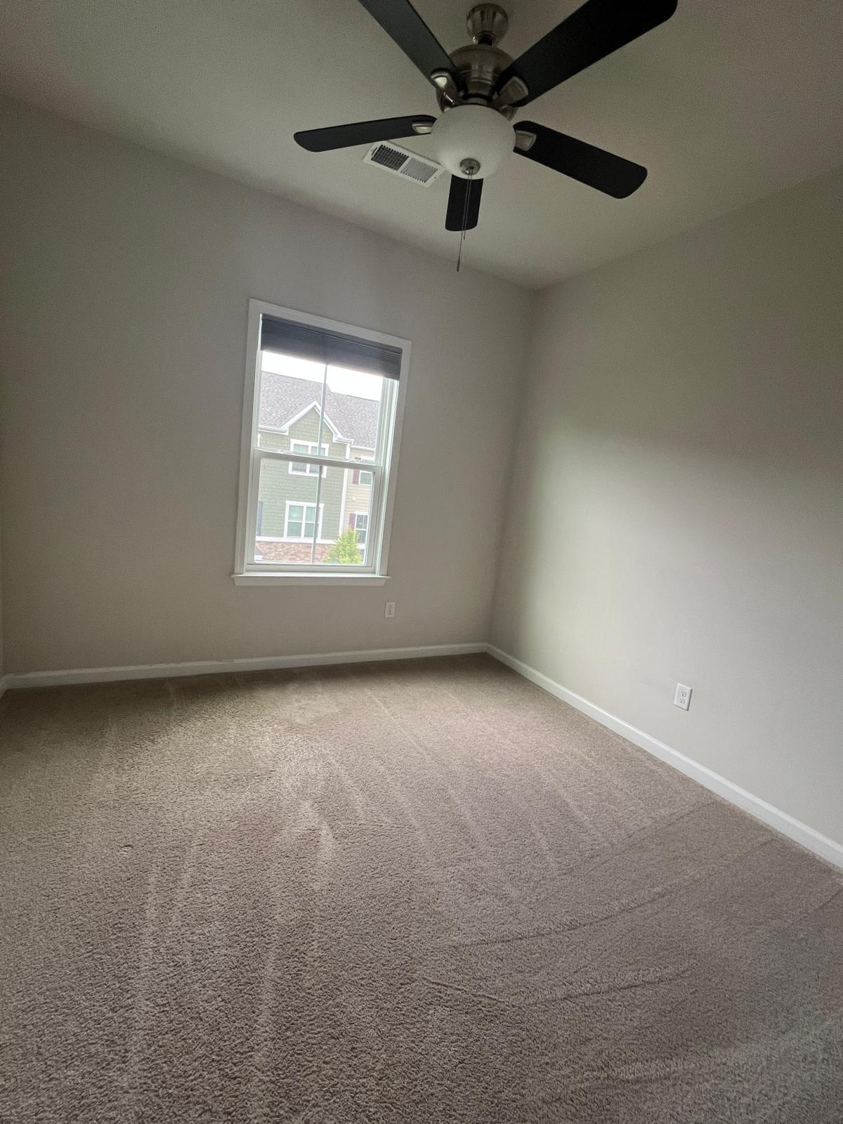 Upper Level-Master Bedroom - 2010 Hemlock Ln