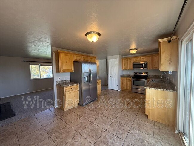 Building Photo - 2587 N 1450 E