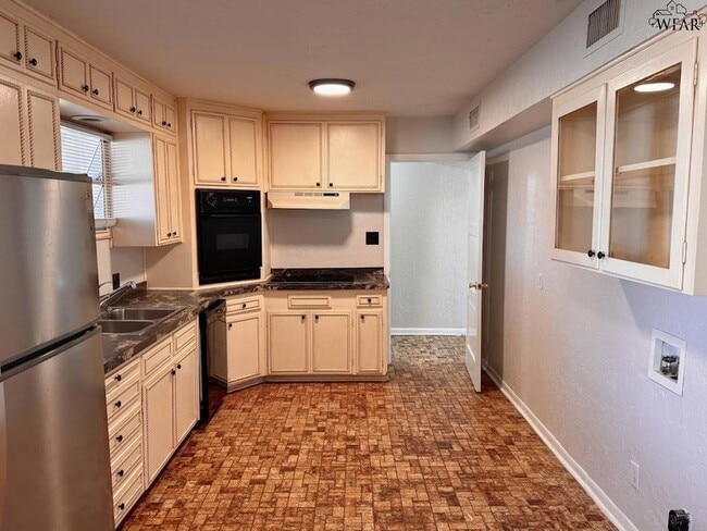 Building Photo - 4200 University Ave