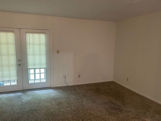 Building Photo - Modern 2-Bed, 1-Bath Oasis with Central Air and Gourmet Kitchen
