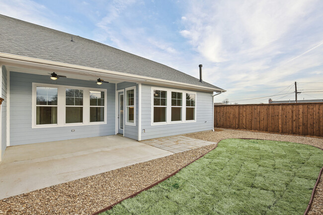 Low Maintenance Backyard with Patio - 302 S. Benge Street