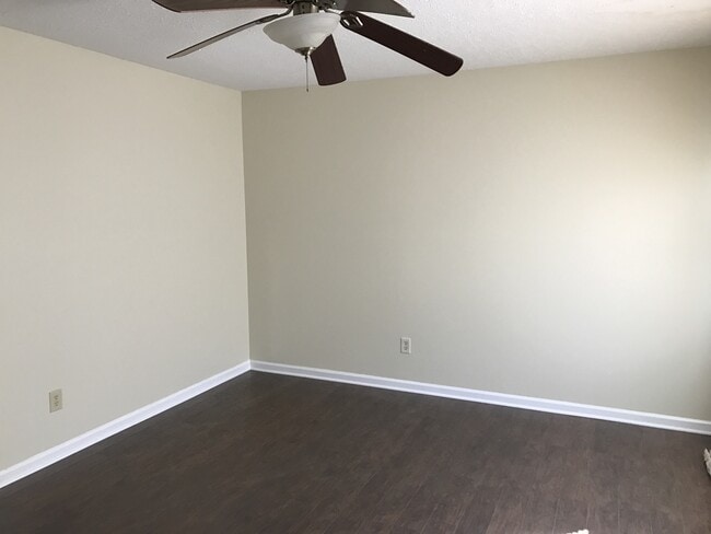 Building Photo - 3 Bed, 1.5 Bath House