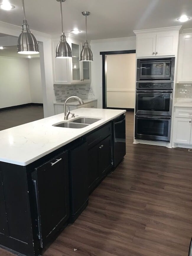 Building Photo - Breckenridge House